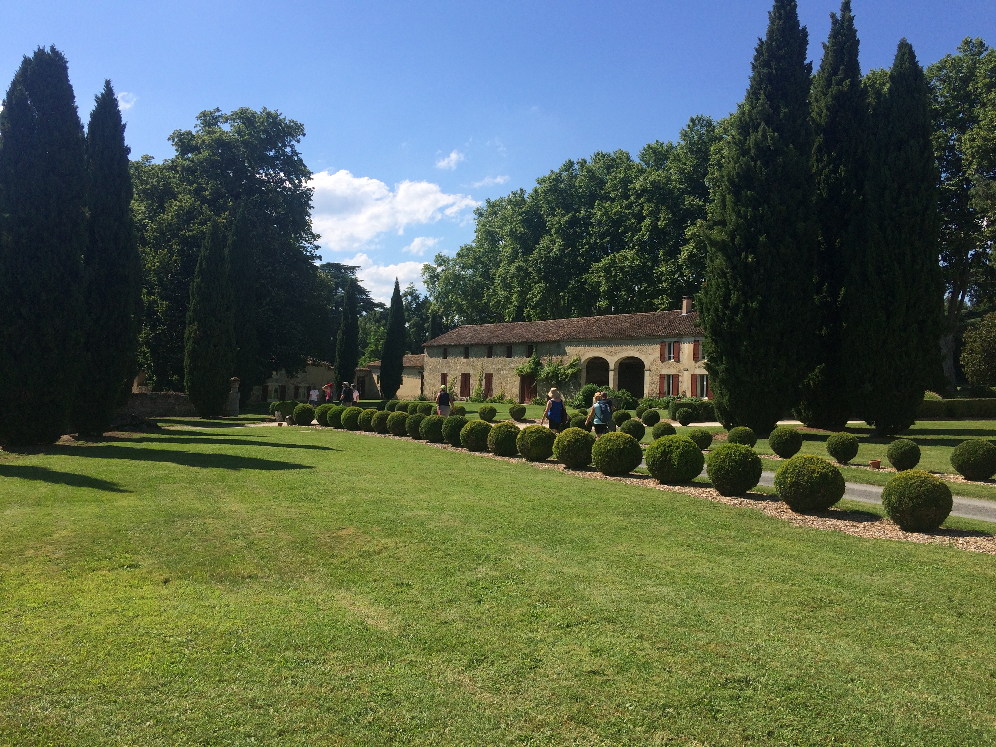 Jardins autour de l'église de POUDENAS