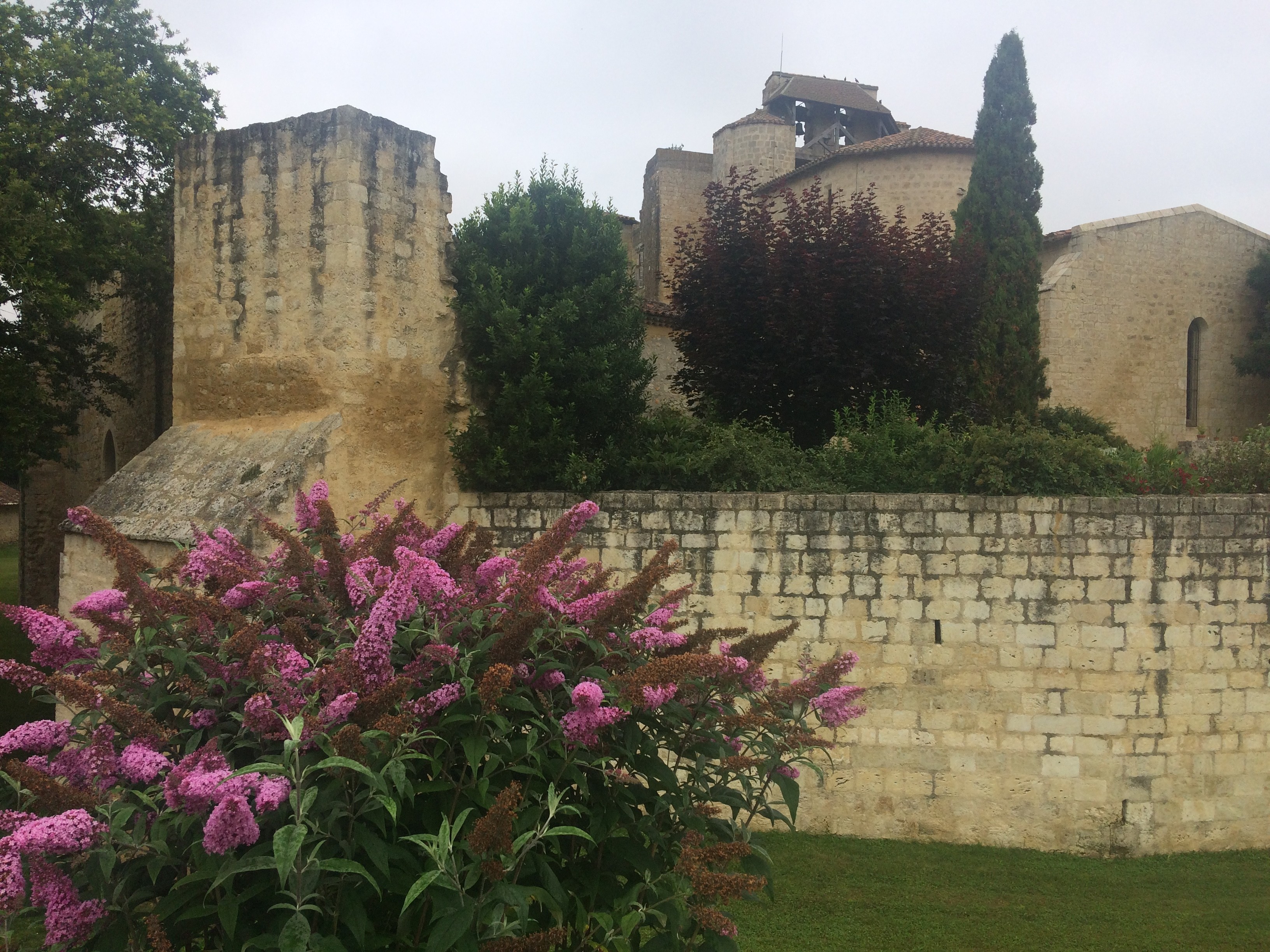 Le village de LARRESSINGLE et ses fortifications